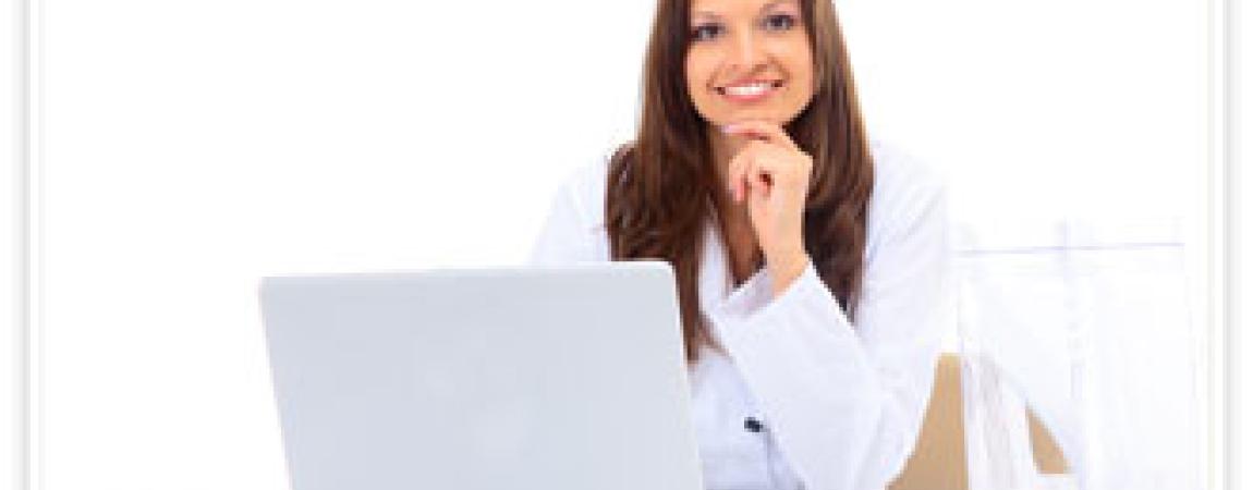 Lady smiling at laptop